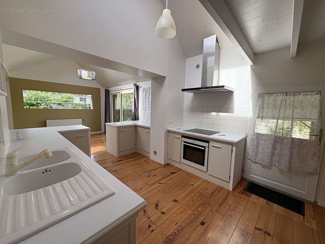 Maison à SAINT-CLEMENT-DES-LEVEES