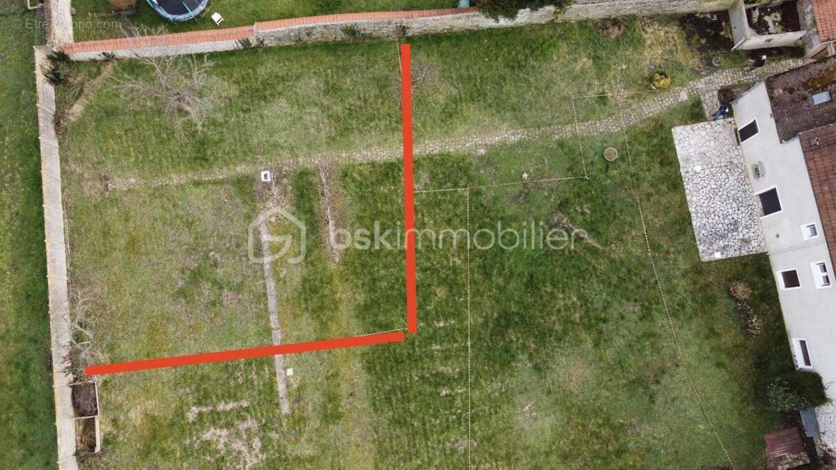 Terrain à LEUDEVILLE