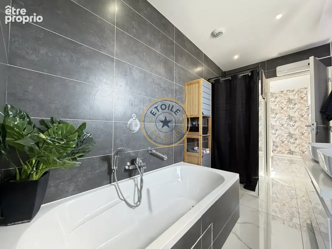 Montreuil-Juigné : maison T5 avec piscine à vendre - photo 11