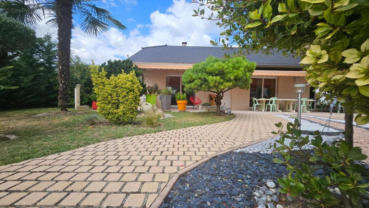 Maison à SAINT-JEOIRE-PRIEURE