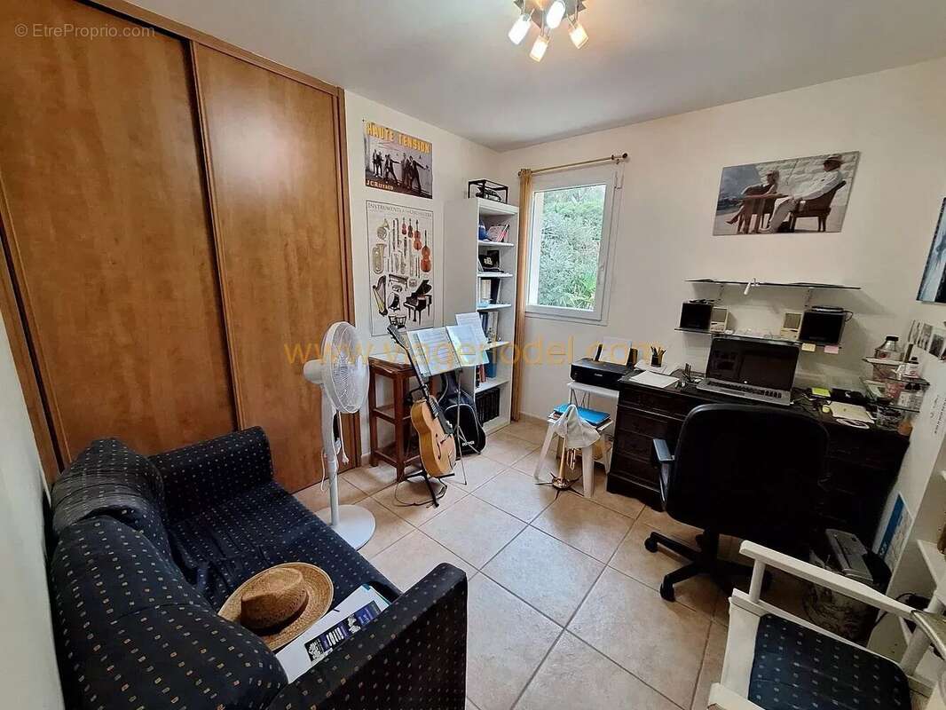 Maison à ROQUEBRUNE-SUR-ARGENS