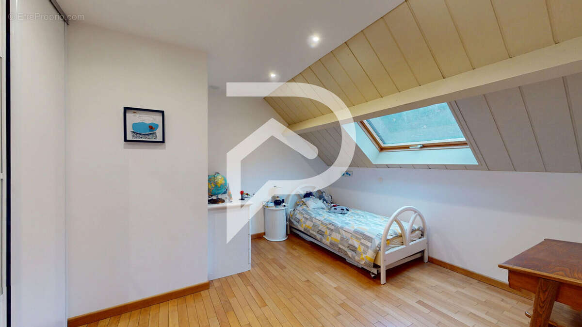 Maison à LE VAL-SAINT-GERMAIN