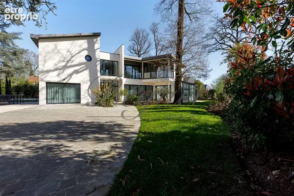Vaucresson (92420) – Maison de 350 m², 5 chambres, terrain de 1 300 m² – Ascenseur voitures - près de Paris, Hauts-de-Seine, Île - photo 2