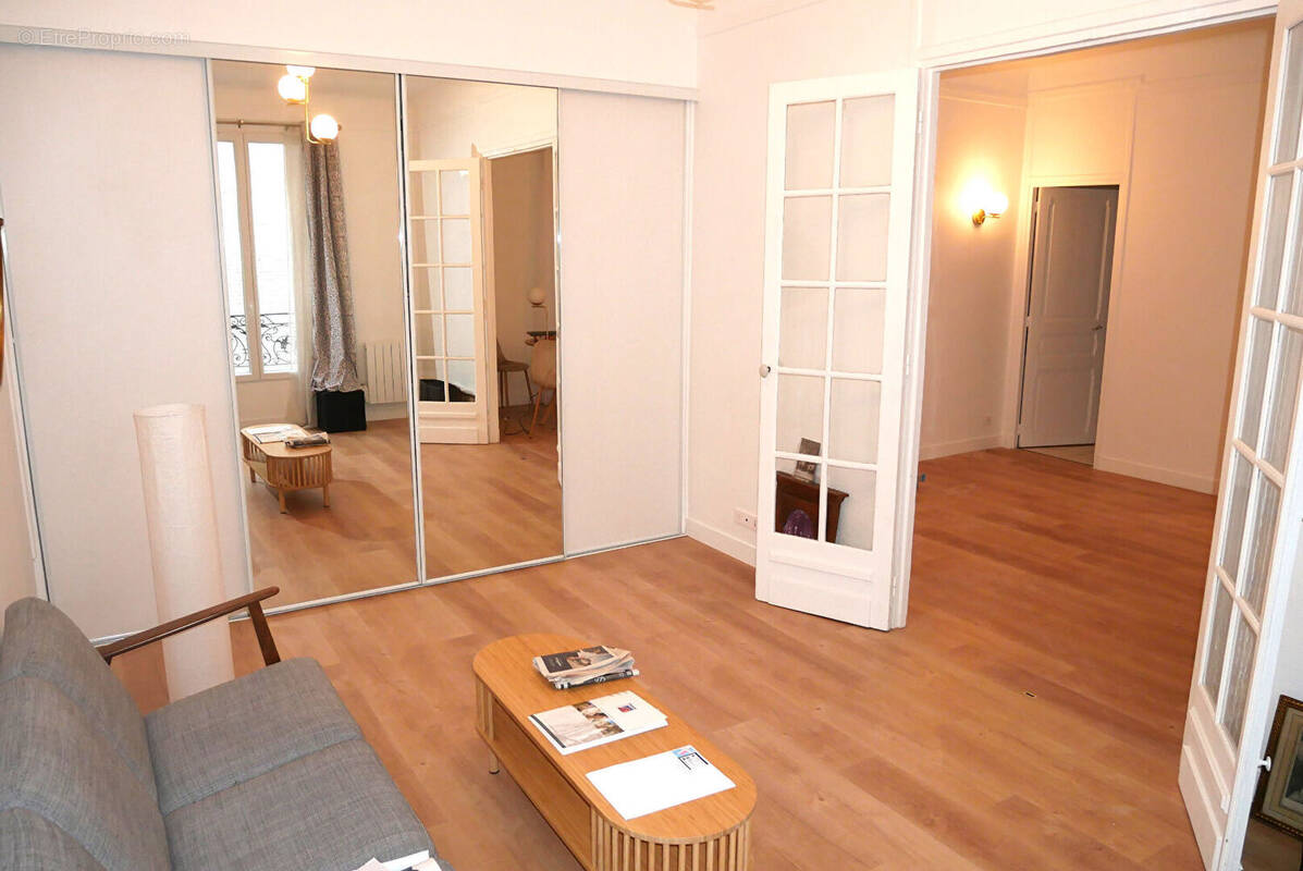 Appartement à PARIS-17E