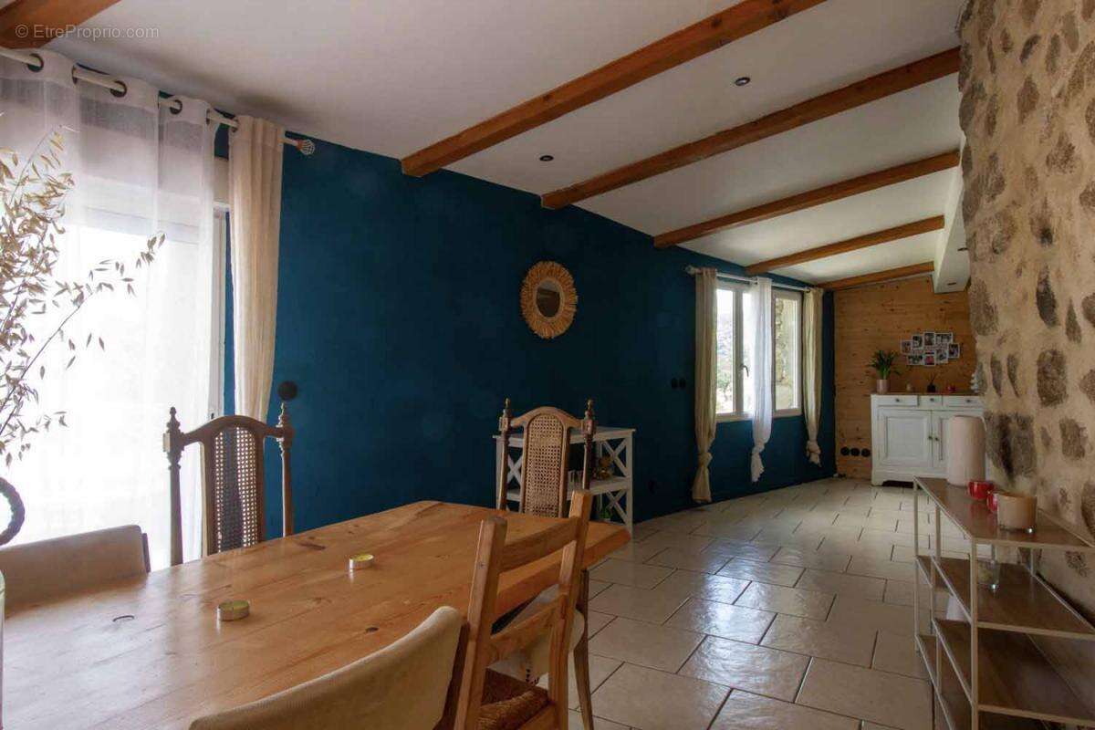 Maison à SAINT-CIERGE-LA-SERRE