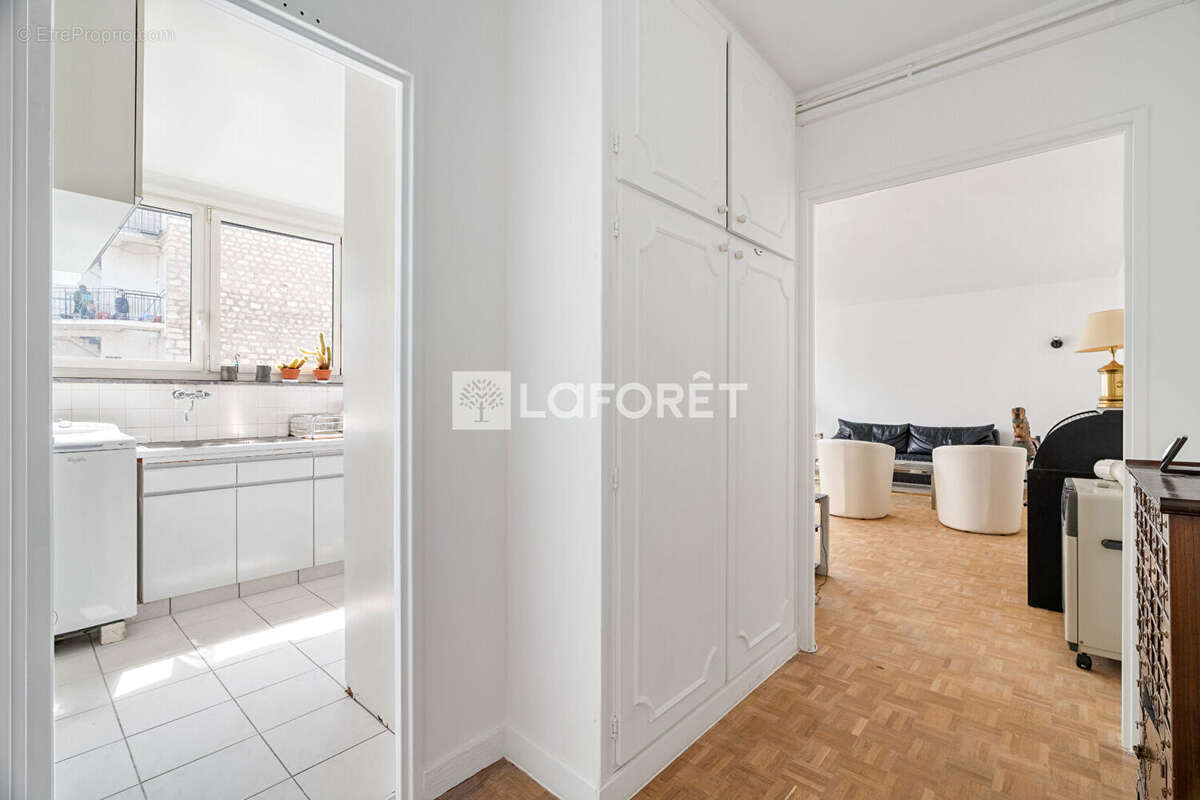 Appartement à PARIS-16E