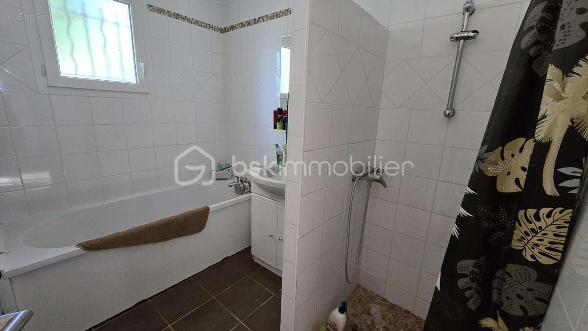 Maison à JARNAC-CHAMPAGNE