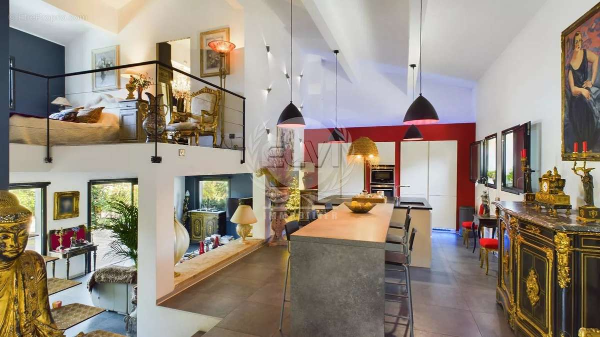 Maison à PLAN-DE-LA-TOUR