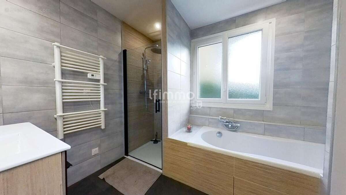 Maison à VAUX-LE-PENIL