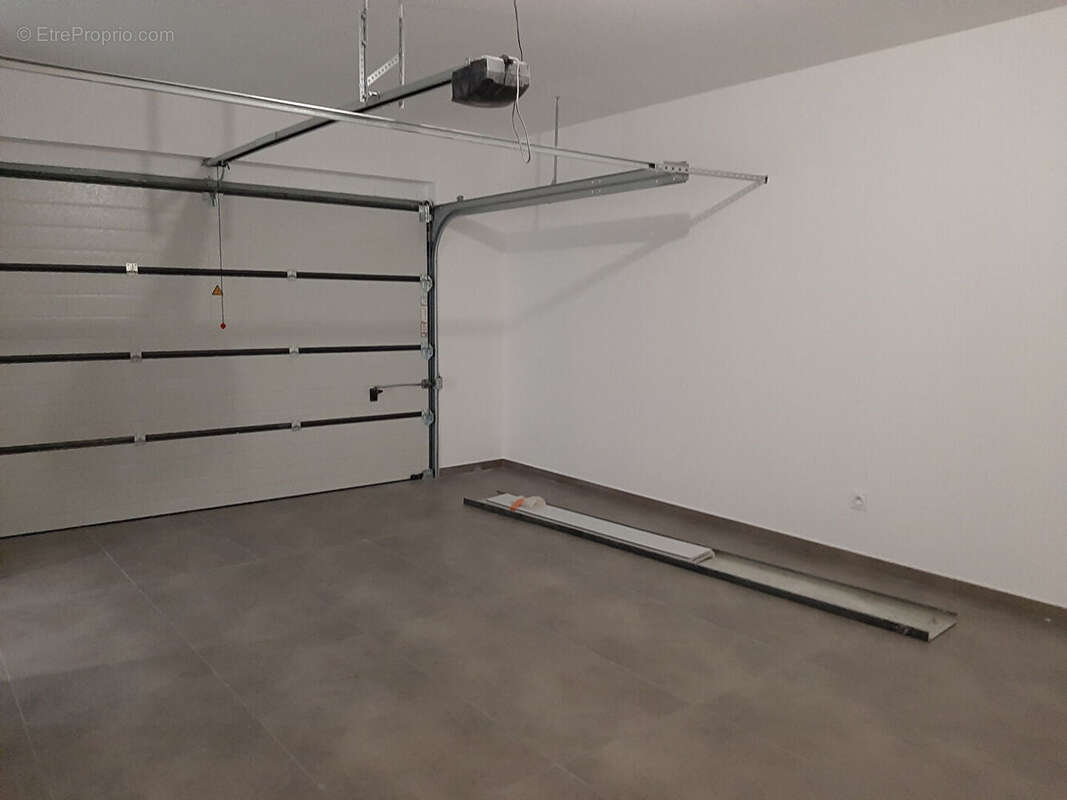 Maison à LES MARTRES-DE-VEYRE