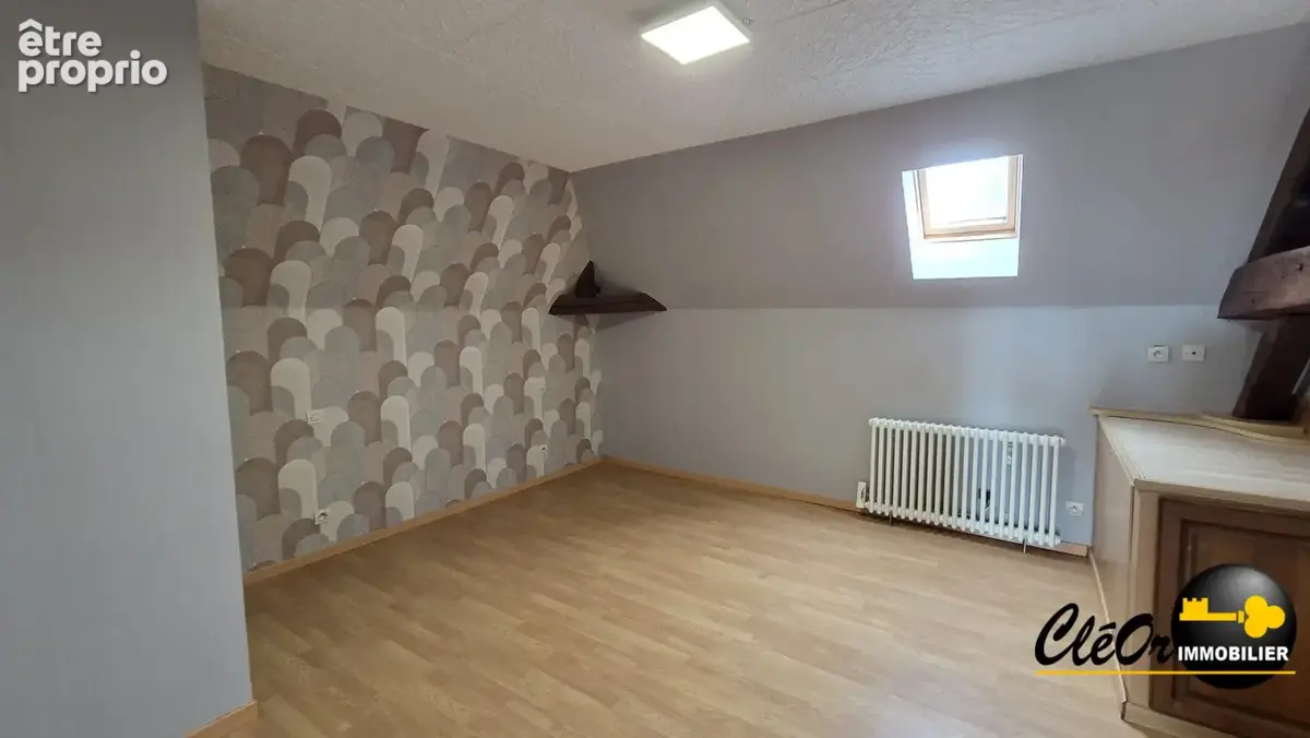 Appartement 210 m² à vendre à Saint-Germain-Du-Bois (71330) - photo 2