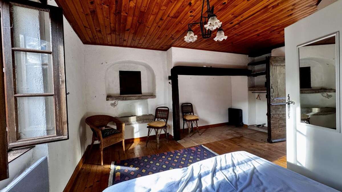 Maison à SAULIAC-SUR-CELE