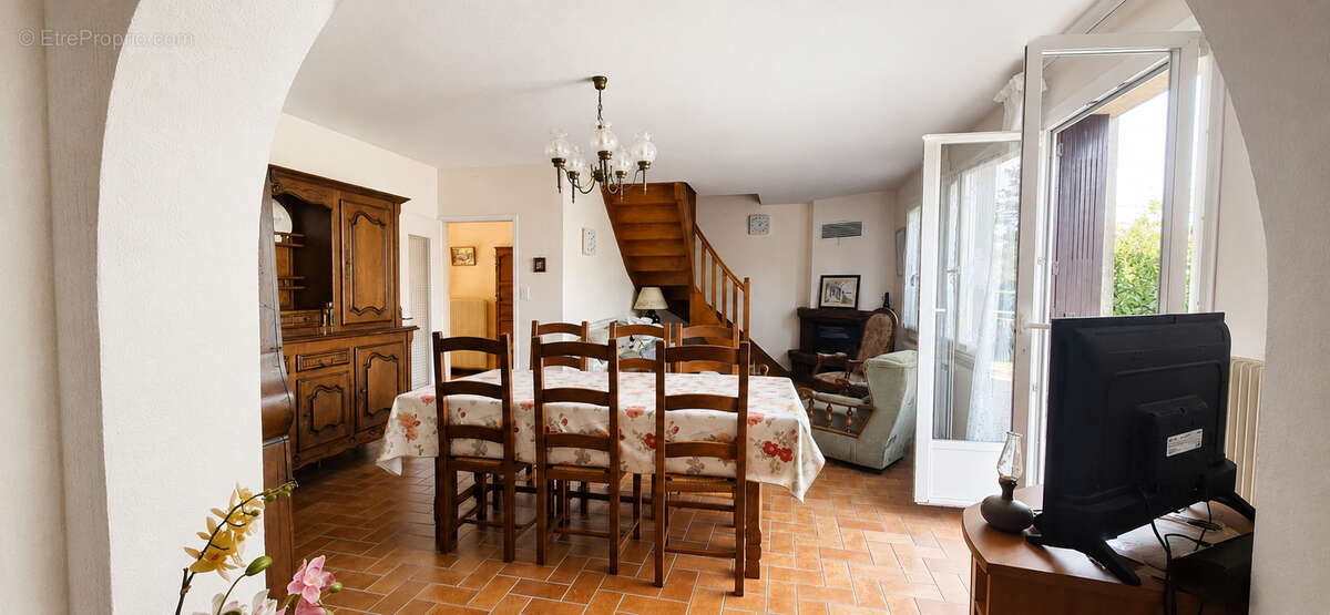Maison à MAMIROLLE