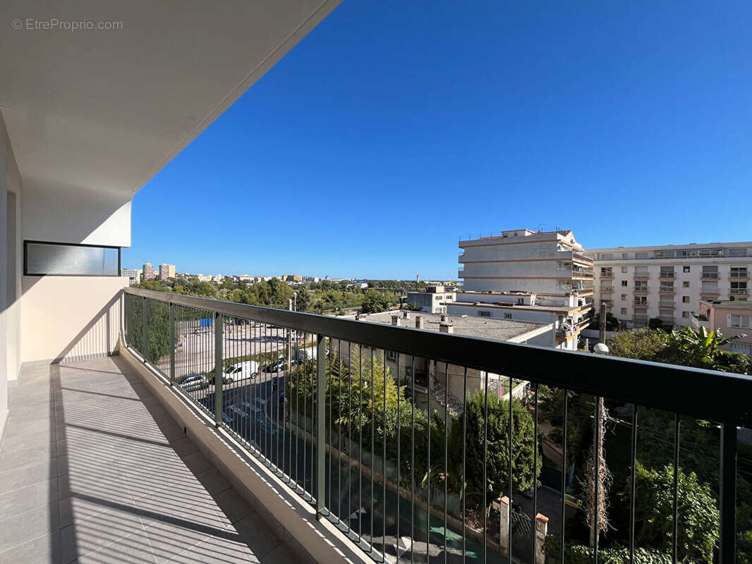 Appartement à SAINT-LAURENT-DU-VAR