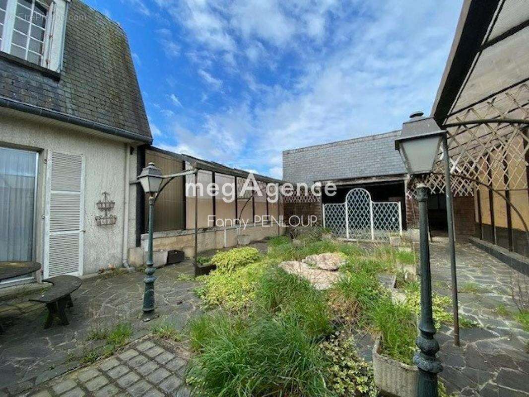 Maison à SAINT-HILAIRE-DU-HARCOUET