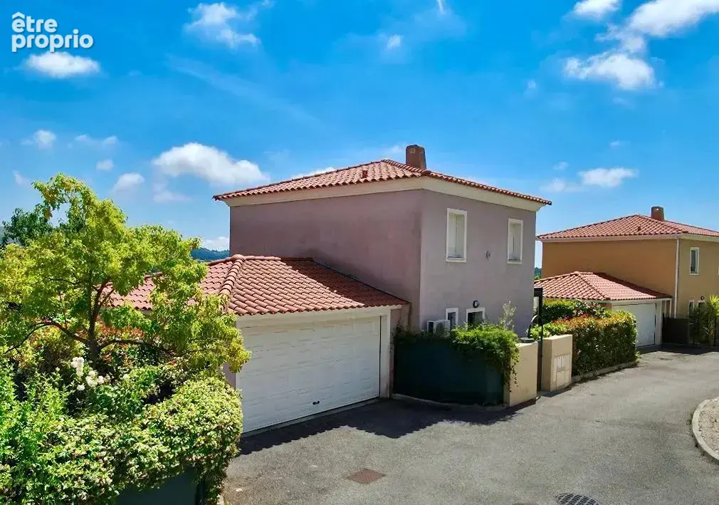 ST ROMAN, NICE OUEST – Maison individuelle 4P avec jardin, double garage et piscine dans la résidence - photo 4