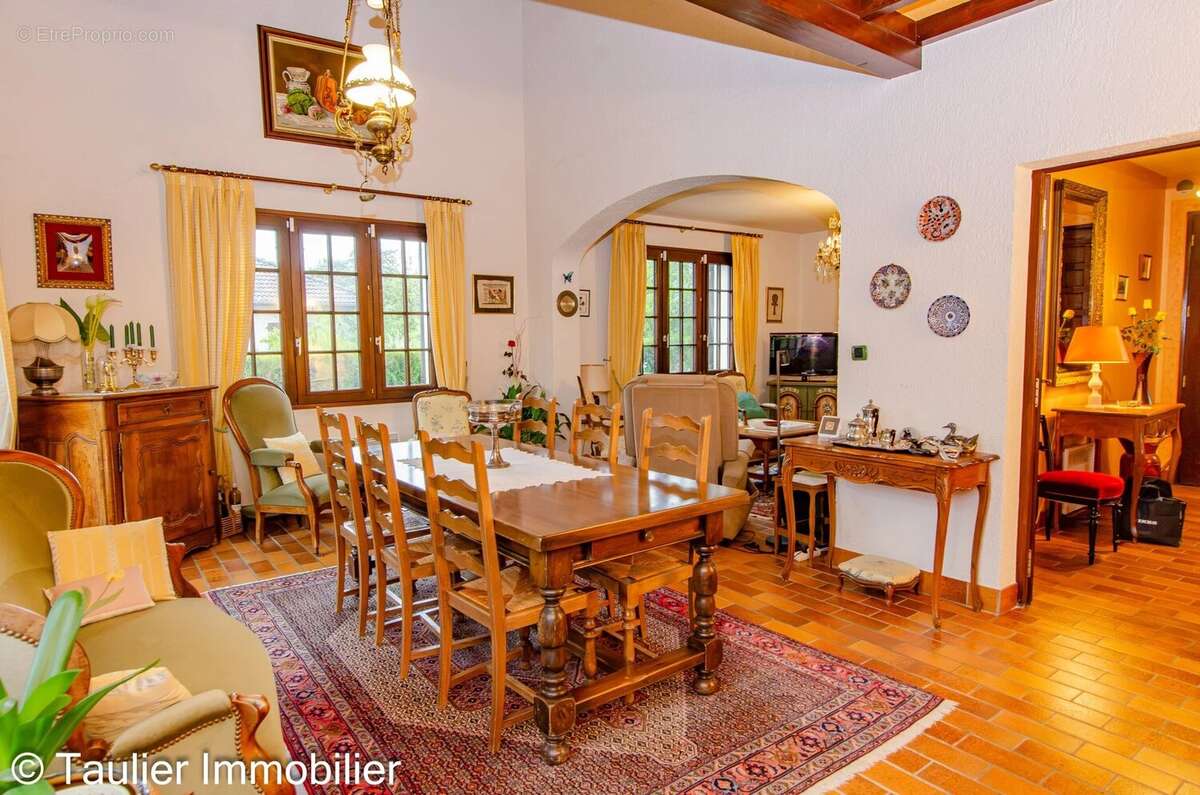 ST VÉRAND -- Élégante maison familiale 5 chambres - photo 7