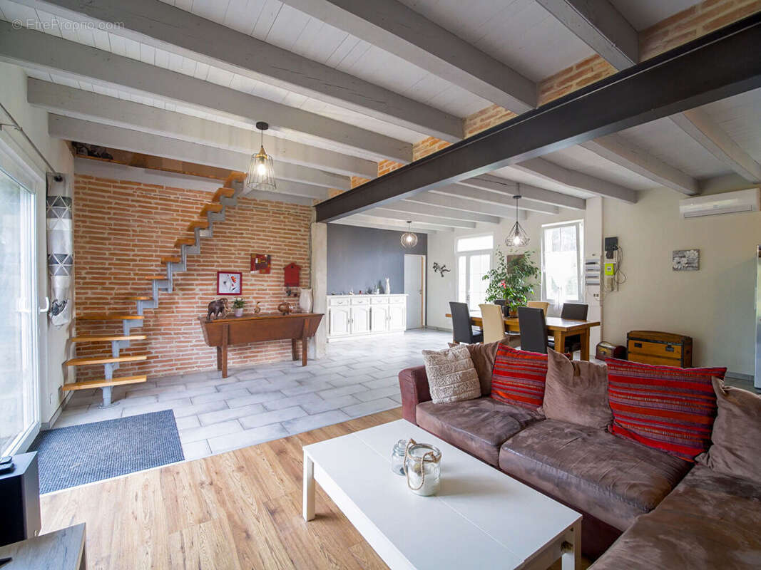 Maison à SAINTE-EULALIE-EN-BORN