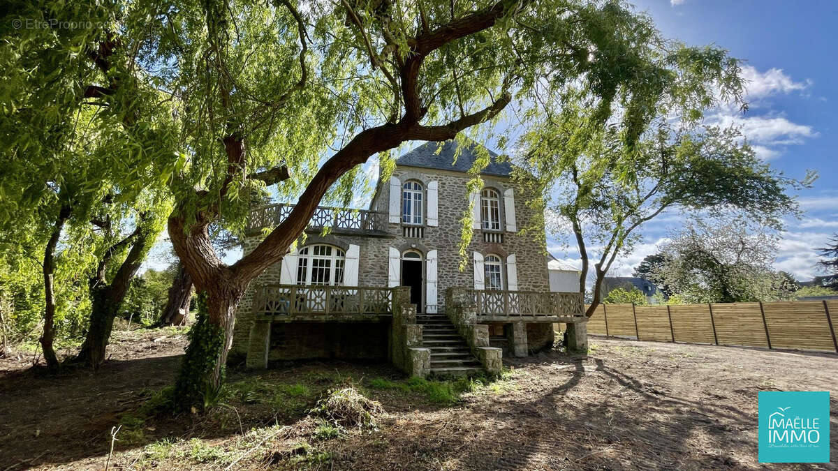 Maison à SAINT-JACUT-DE-LA-MER
