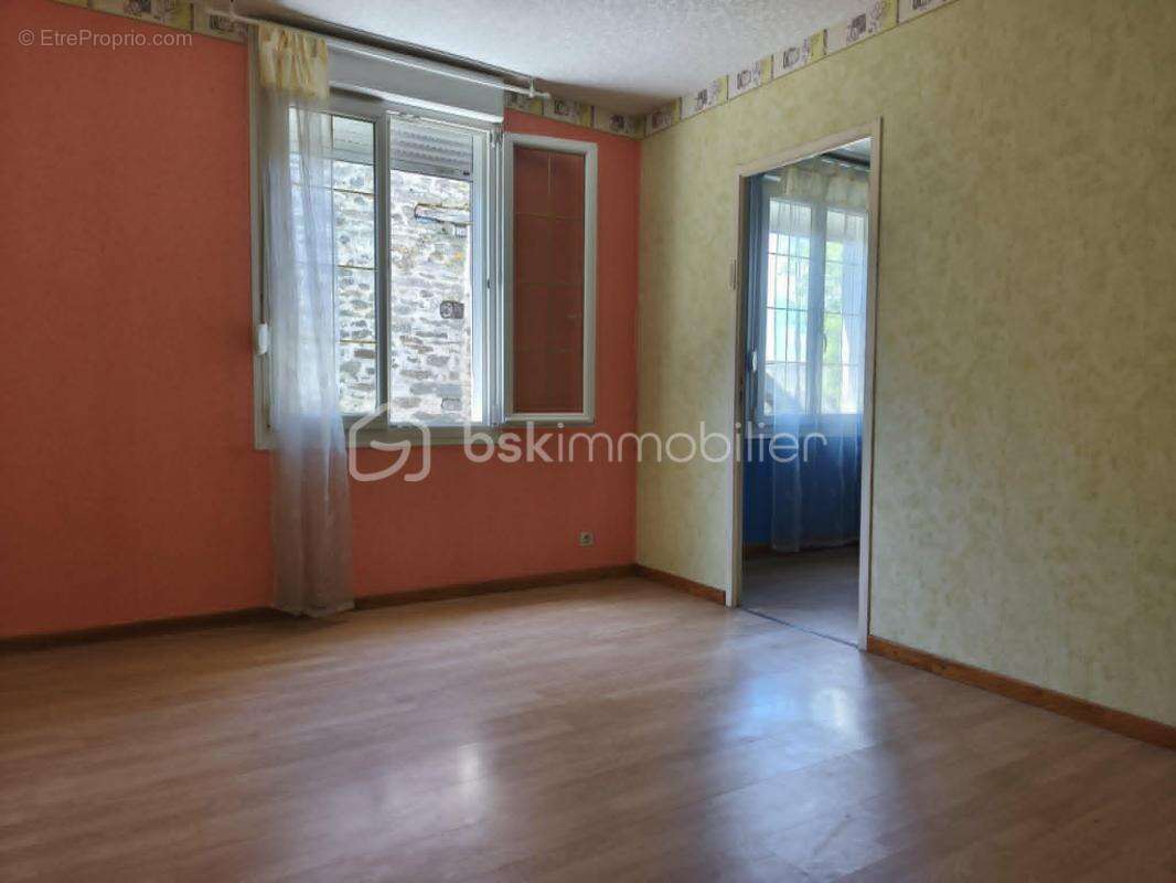 Maison familiale de 141 m2 - Dépendances - Jardin - photo 12