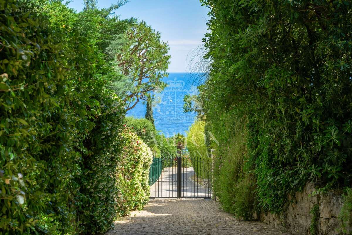 Maison à EZE