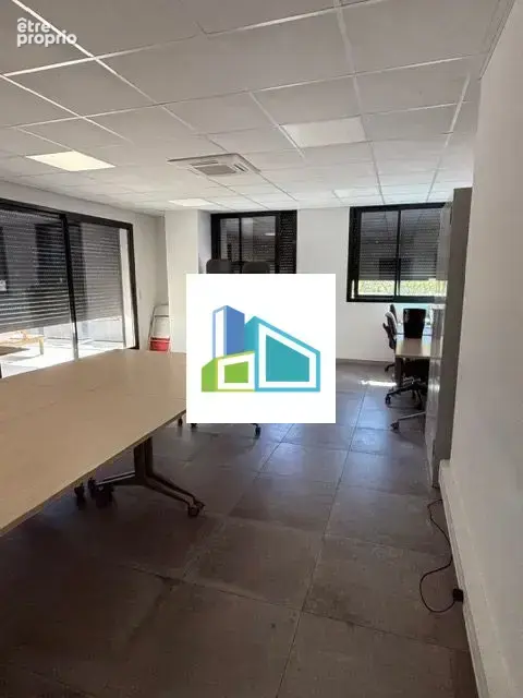 Commerce 1 113 m² à vendre à Le Pradet (83220) - photo 3