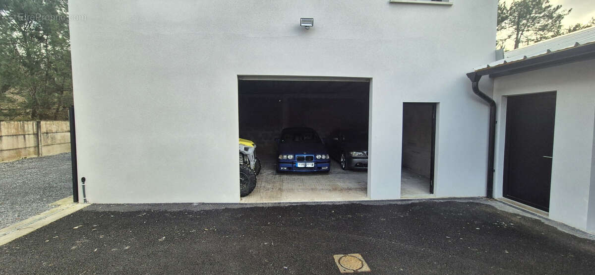 Parking à AUDENGE