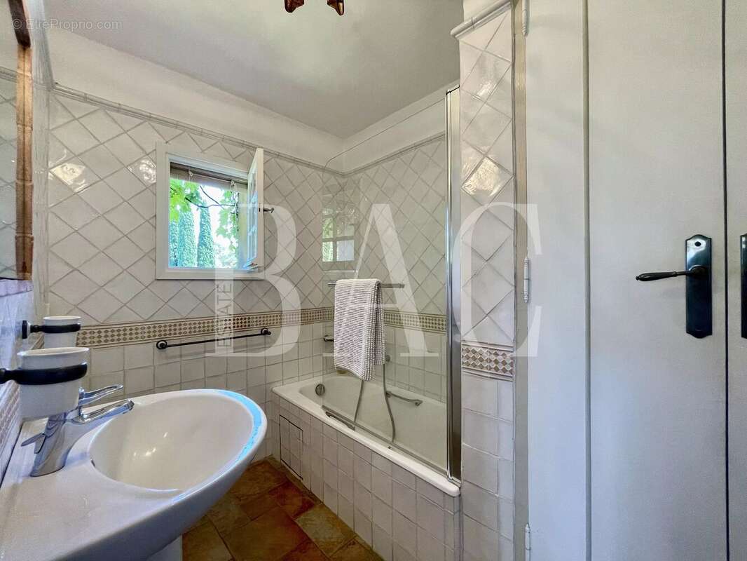 Appartement avec vue mer à Saint-Tropez - photo 9
