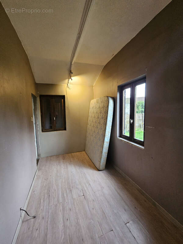 Maison à LA JONCHERE-SAINT-MAURICE