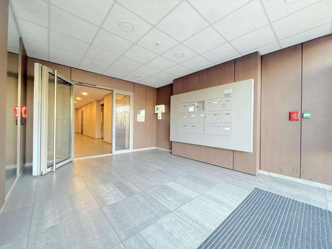 Commerce à FRANCHEVILLE