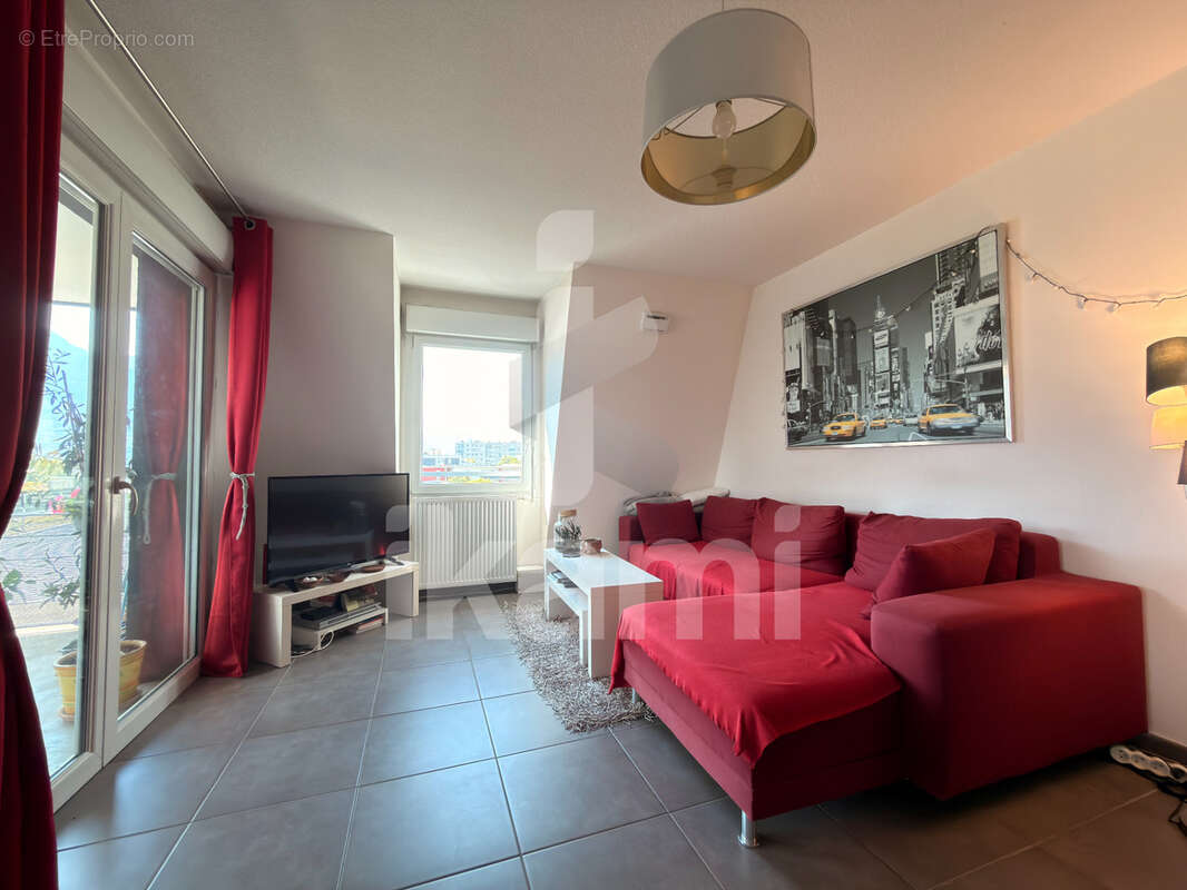 Appartement T3 au dernier étage   Terrasse, vue dégagée et garage - photo 3