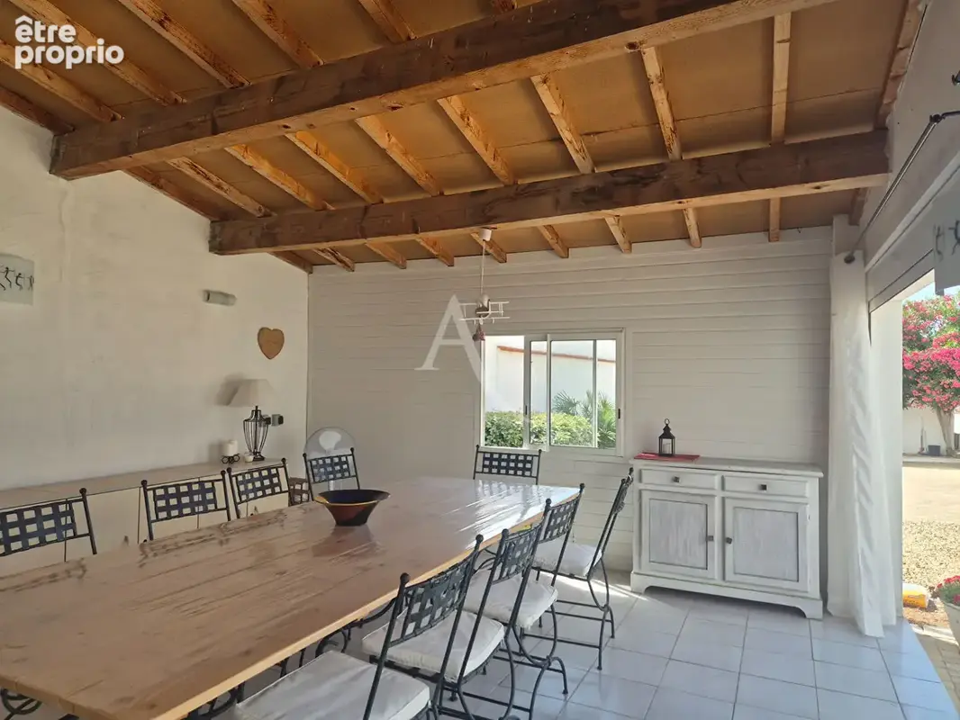 Villeveyrac : Élégante villa de plain-pied -210 m² de surface au sol - Charme méditerranéen avec piscine - photo 16