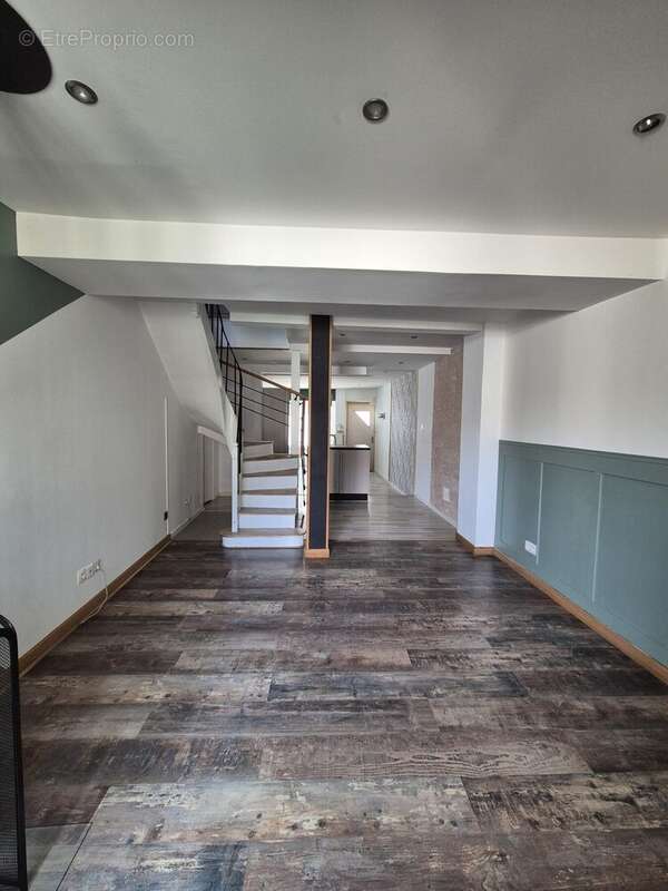 Maison à BAGE-LE-CHATEL