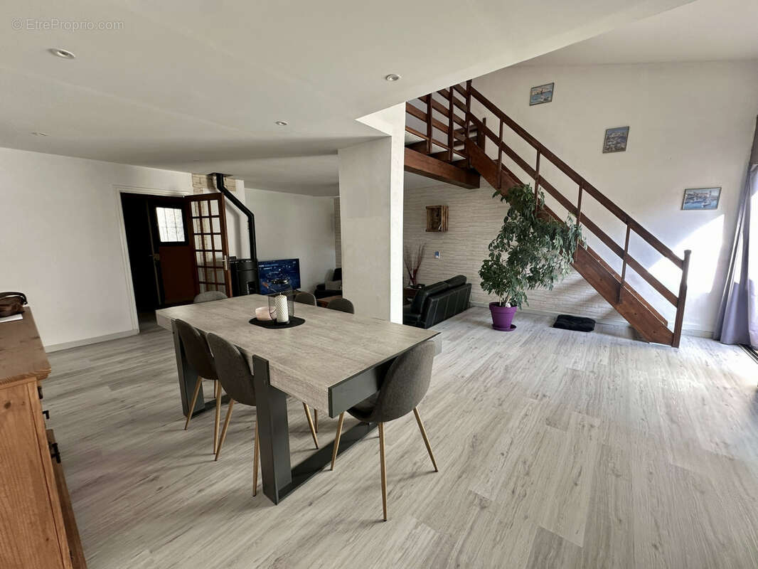 Maison à VILLEMOLAQUE