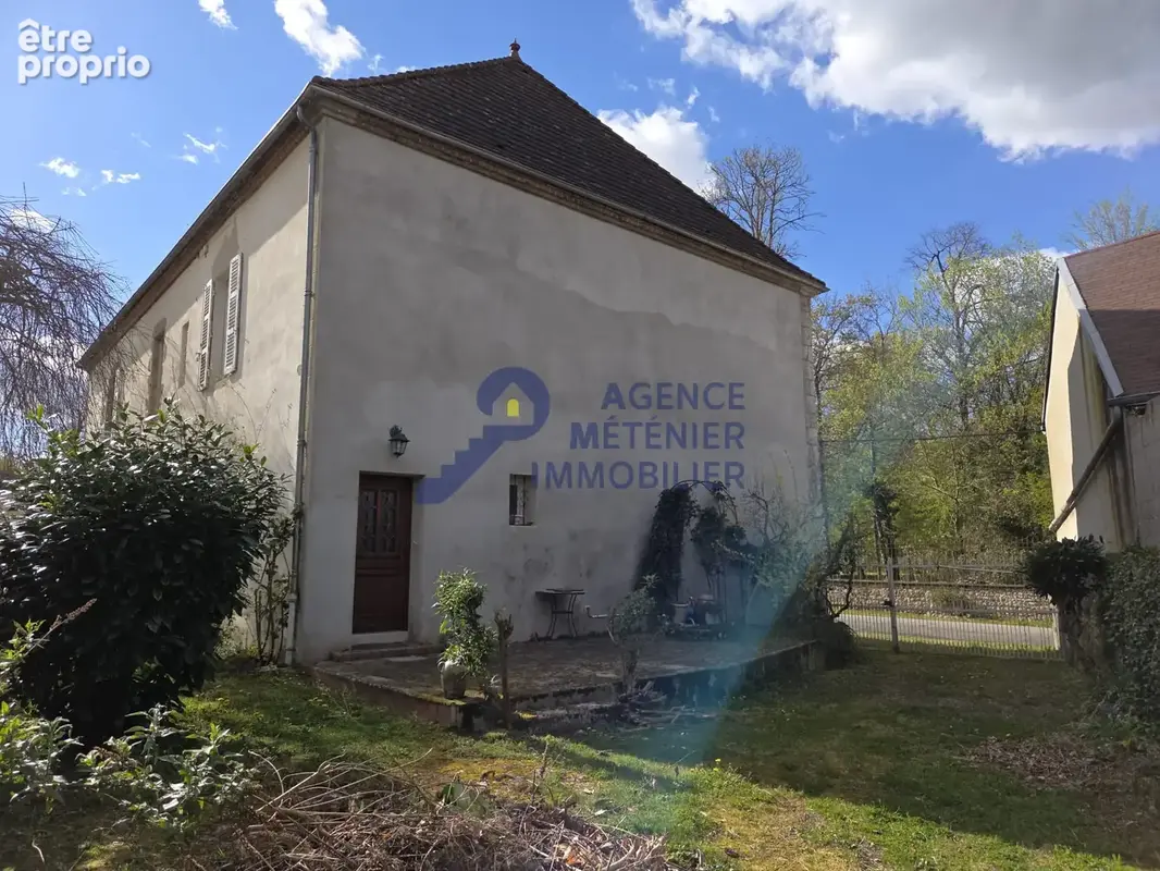 Magnifique propriété du XIX ème siècle sur la commune de MONTAIGU LE BLIN - photo 6