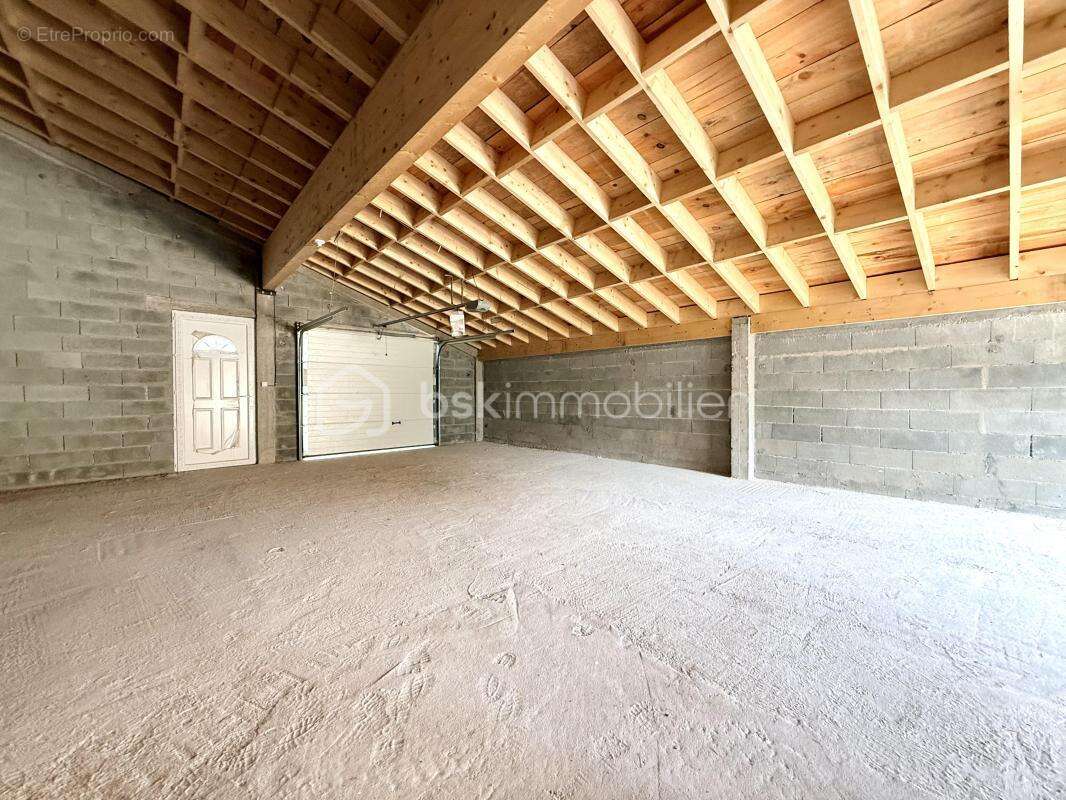 RARE – Propriété 363 m² – 10 chambres – Piscine intérieure – Idéal gîte - photo 19