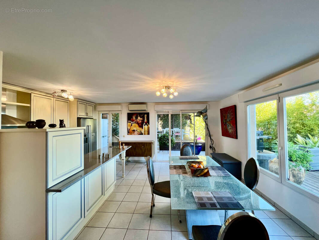 Appartement à SAINT-LAURENT-DU-VAR