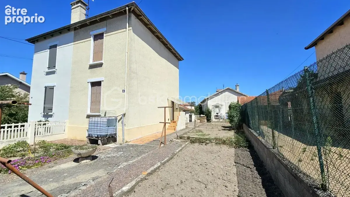 Roanne – maison de ville avec jardin, garage et sous-sol – prix attractif - photo 9