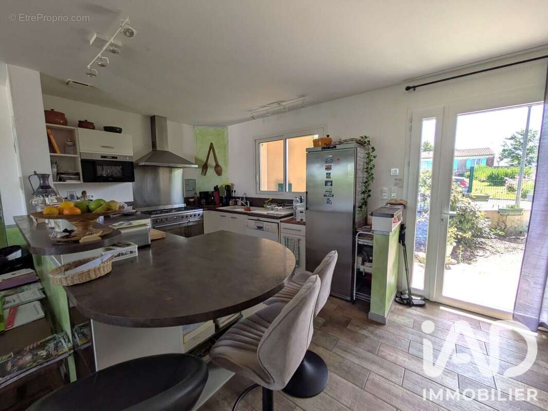 Maison 100 m² à Nieul-Les-Saintes  - photo 8