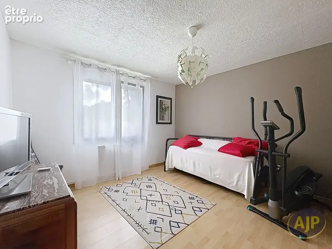 LUCON - Maison 4 chambres - 127 m² - photo 10