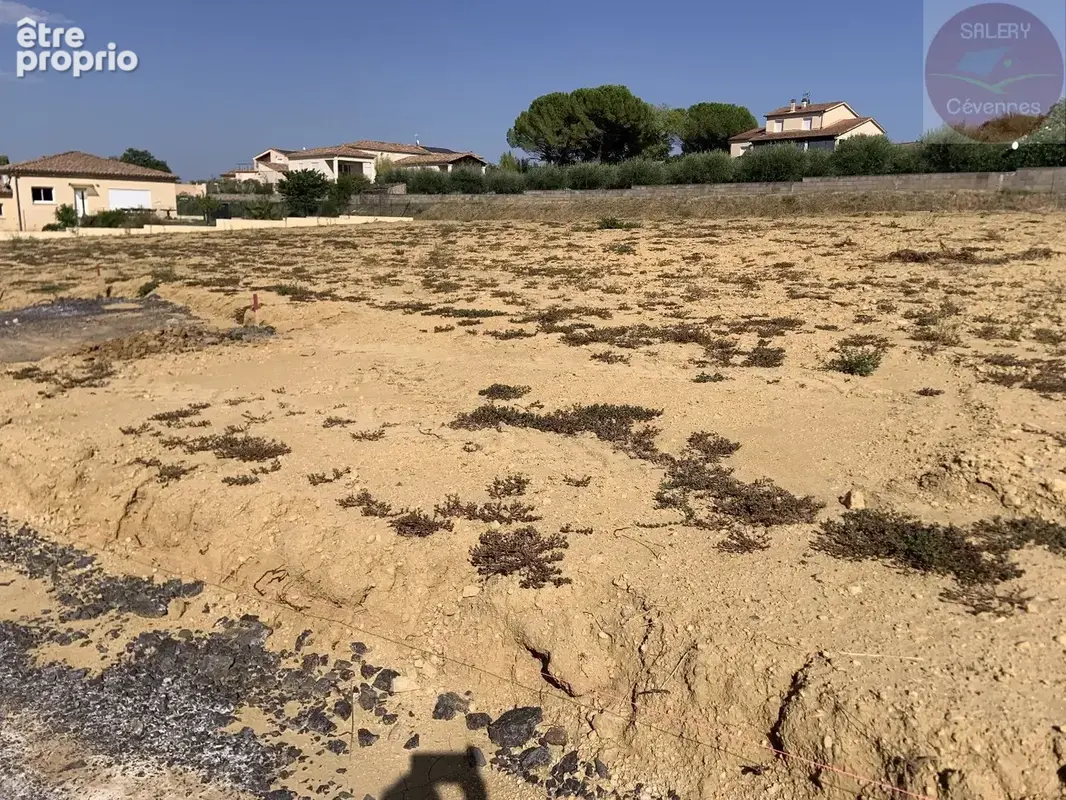Terrain de 630m² constructible viabilisé - photo 2