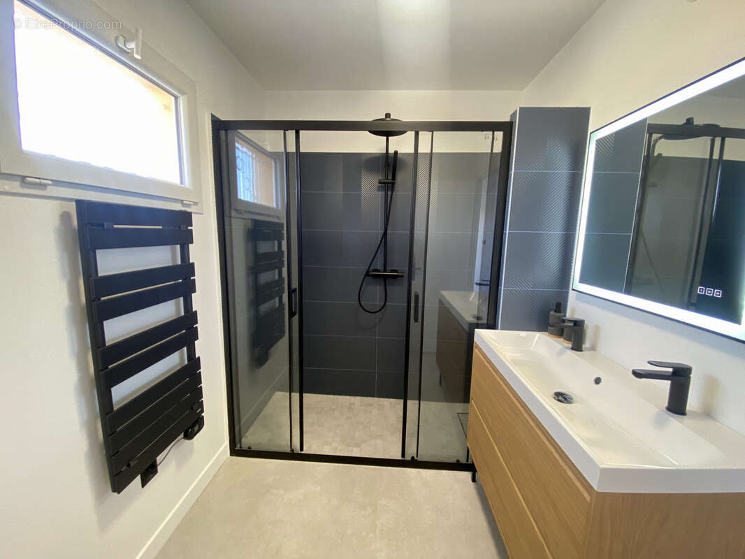 Appartement à SAINT-LAURENT-DU-VAR