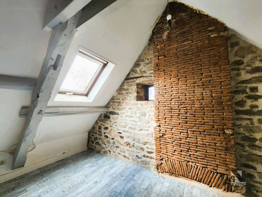 n°5 - Maison à JANAILHAC