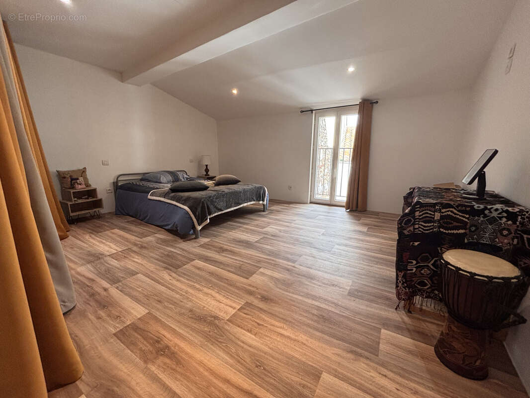 Maison à SAINT-LAURENT-DE-LA-SALANQUE