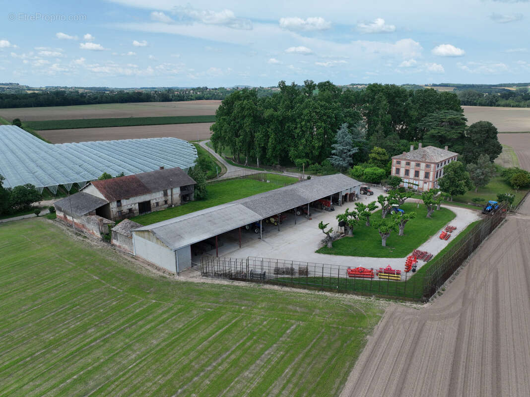 Maison à NEGREPELISSE