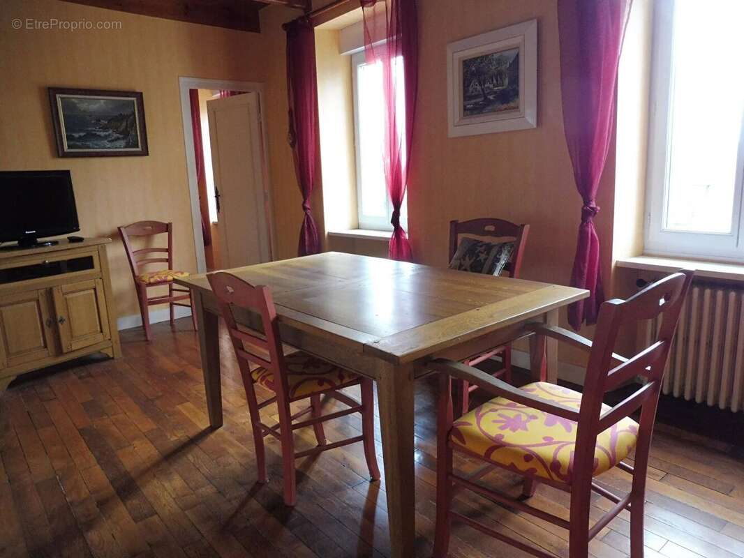 Maison à TREGOUREZ