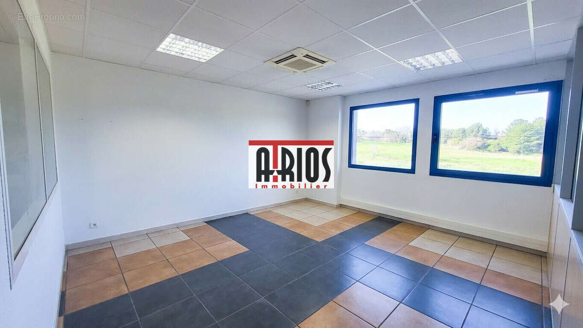 Commerce à SIX-FOURS-LES-PLAGES