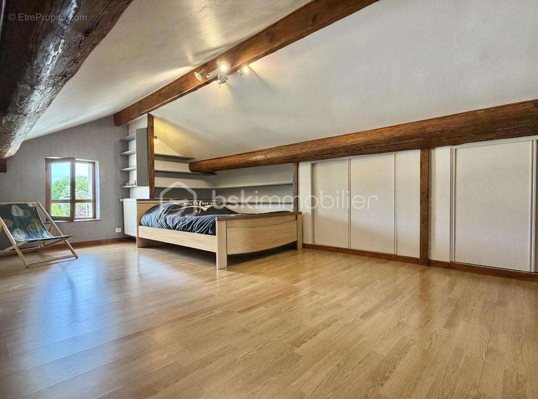 Charmante maison en pierre rénovée avec terrain constructible – 110 m² – Condé-Sainte-Libiaire - photo 13