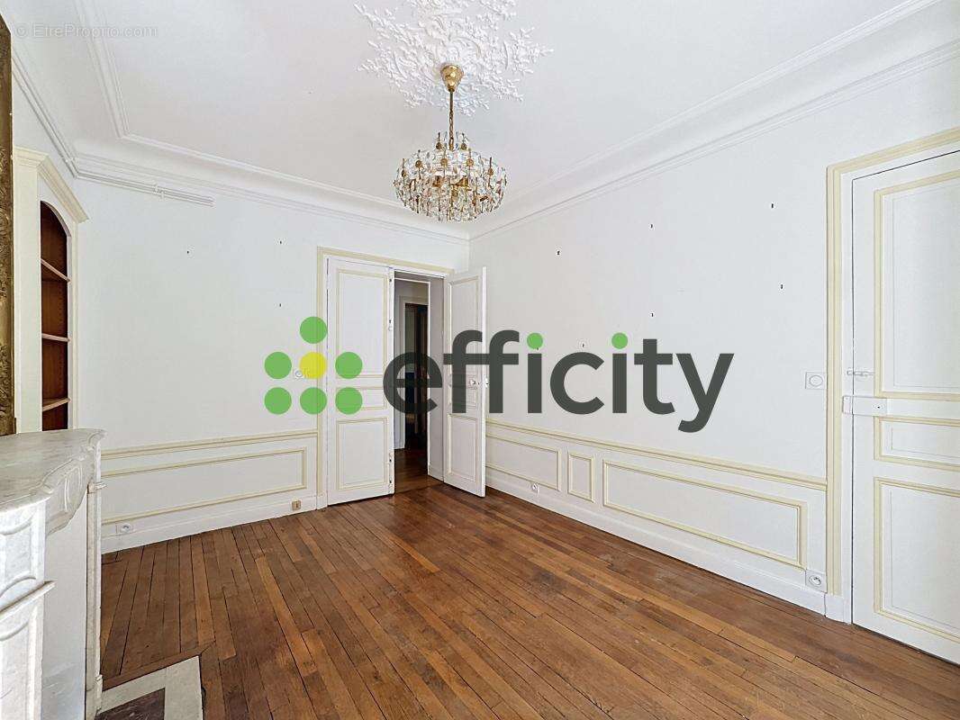 Appartement à PARIS-7E