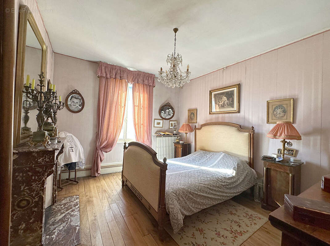 Maison à HOUDAN
